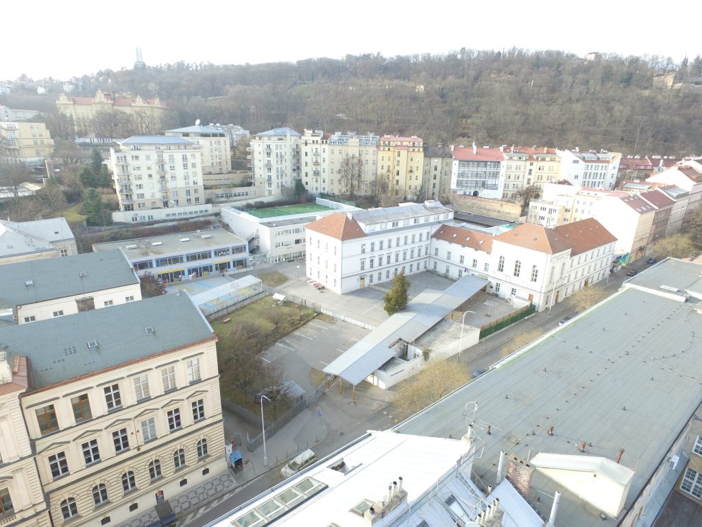 Ancienne photo du lycée français de Prague.